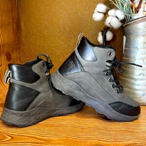 Black and gray boots, avalanche brand size1